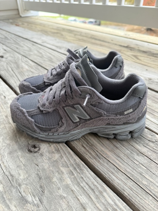 New Balance 2002R